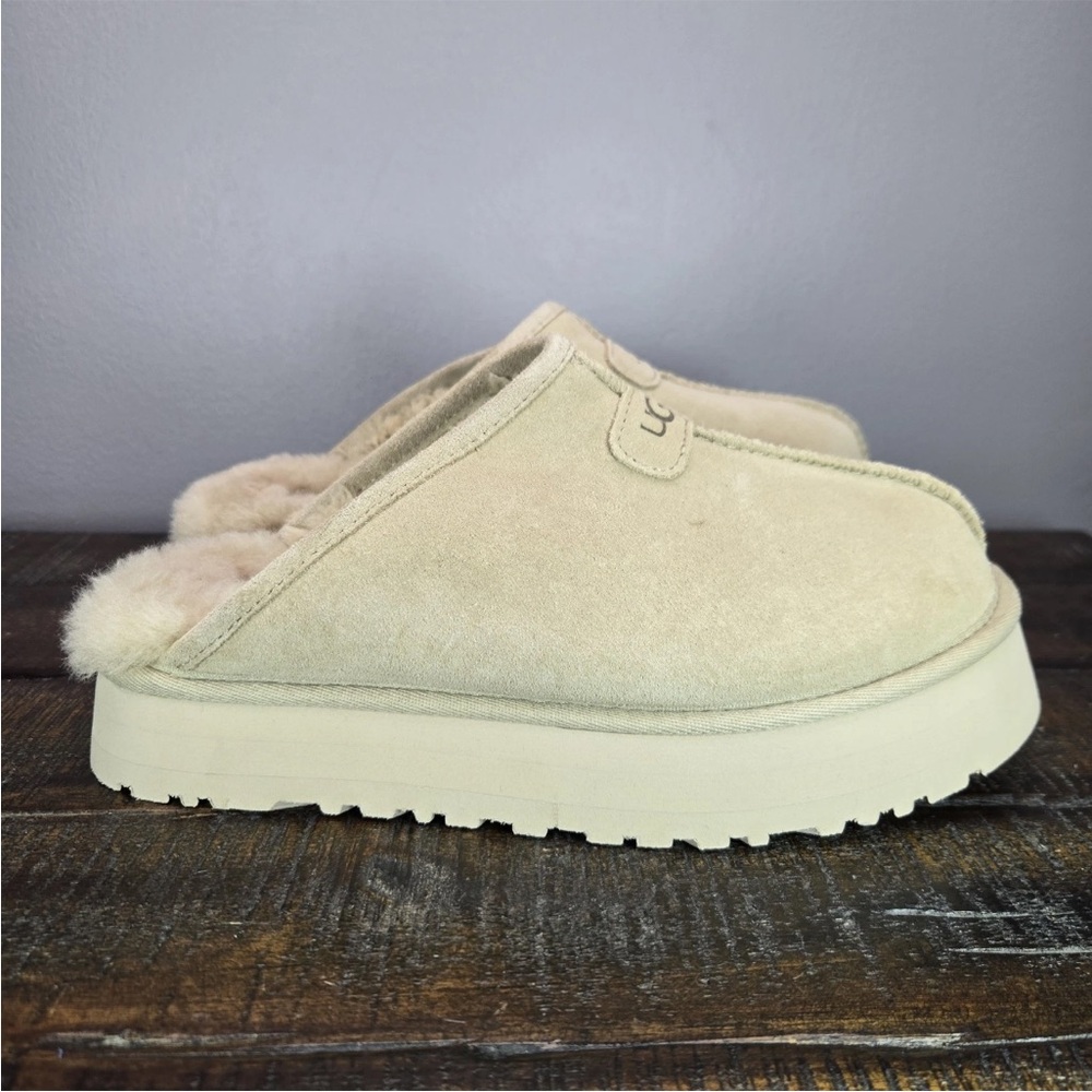 UGG Suede Disquette Shearling Platform Mules Sand Women’s Size 8